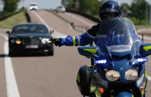 gendarme-moto-exces-vitesse